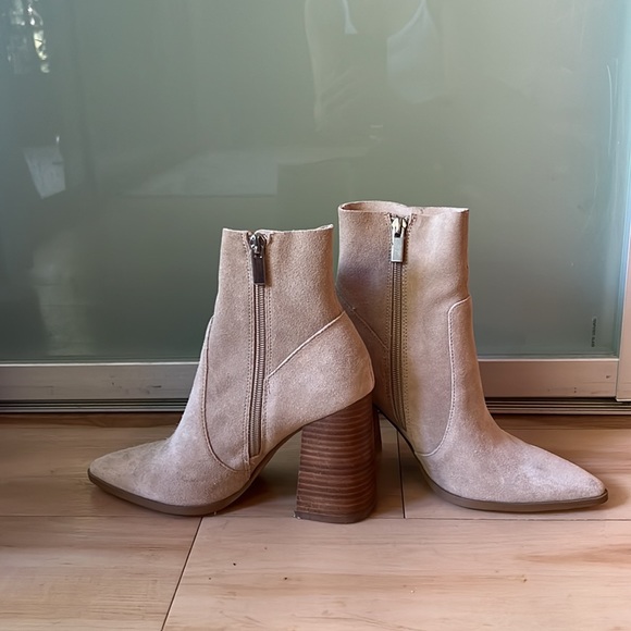 Suede beige Steve Madden pointed boot with chunky wood block heel - Picture 2 of 3